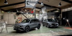 
            Mercedes-Benz обновил внешность кроссоверов EQA и EQB
        