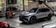 
            Mercedes-Benz обновил внешность кроссоверов EQA и EQB
        