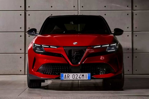 Итальянцы из Alfa Romeo представили компактный паркетник Milano