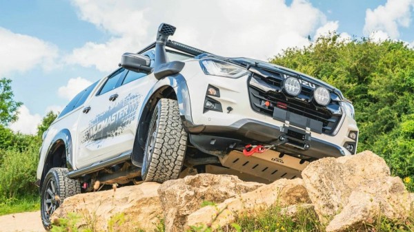 Пикап Isuzu D-Max обрел вездеходную версию Mudmaster