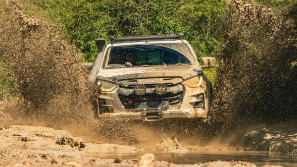 Пикап Isuzu D-Max обрел вездеходную версию Mudmaster