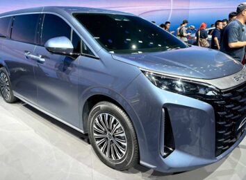 BYD Xia: в Поднебесной представлен брат-близнец минивэна Denza D9