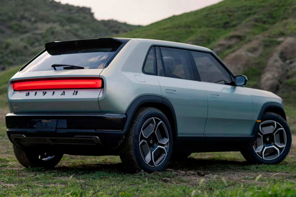 Rivian показала электрические кроссоверы R3 и R3x: они станут самыми доступными в гамме