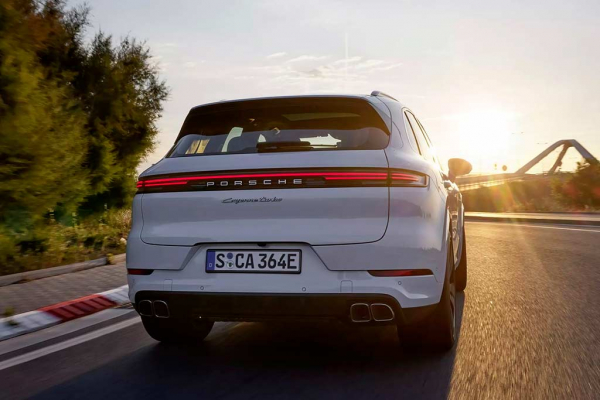 Немцы представили обновленный Porsche Cayenne Turbo E-Hybrid: теперь еще мощнее